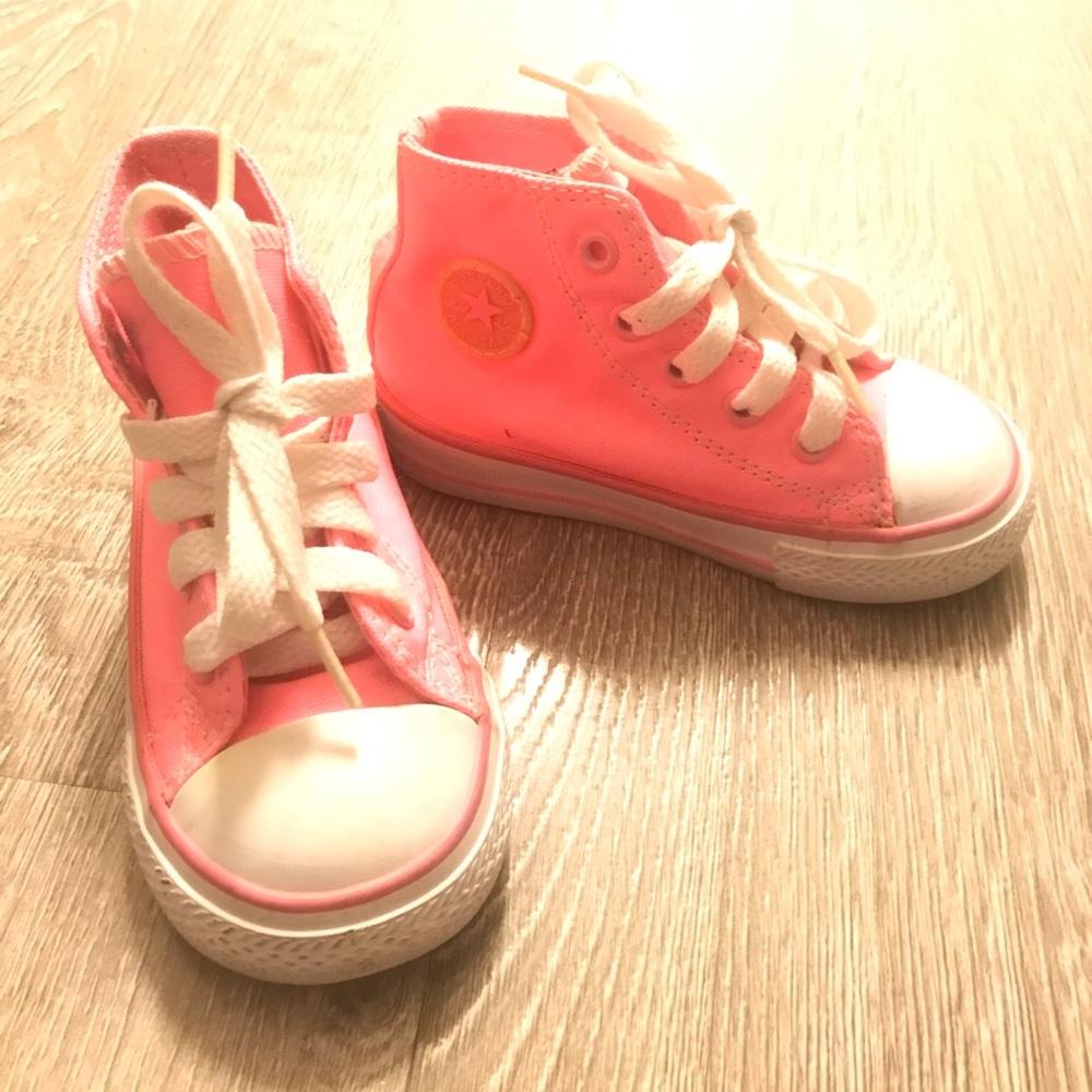 Baby Converse All Star Chuck Taylor size 6
